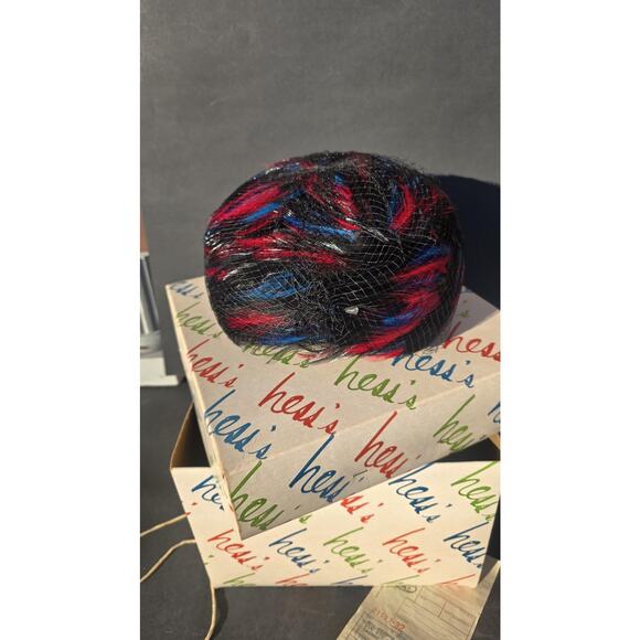 Vintage Hess's Hat Pillbox Fitted Womens Black Red Blue Feather Veil Net 50s - Picture 5 of 9
